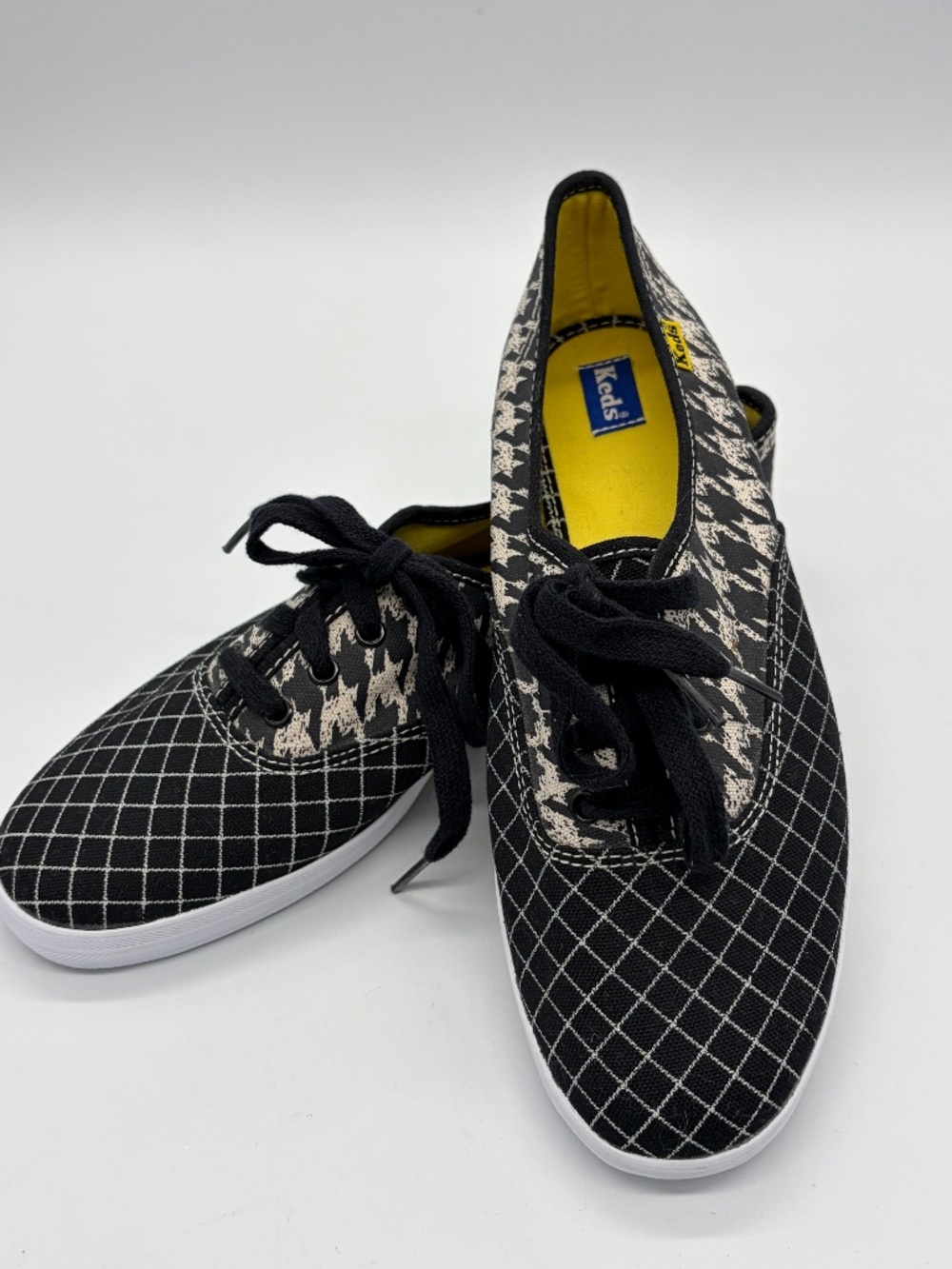 Keds Women’s 8.5 Black Cream Geometric Canvas Sneakers NWOT Champion